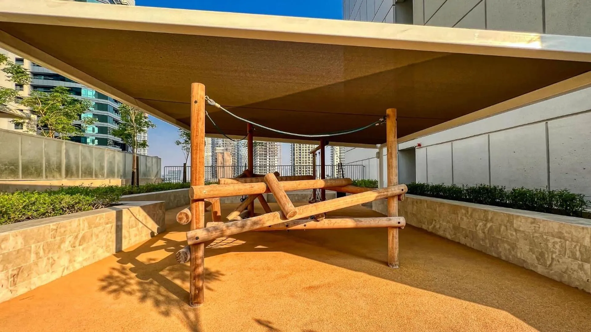Apartment Luxury 2Bd Apt With Pool Gym & Burj Khalifa Views Dubai