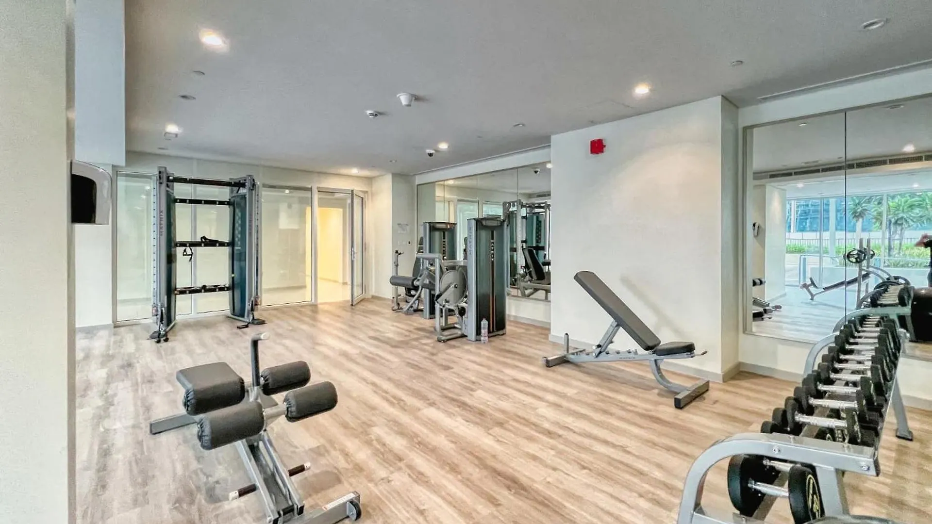 Luxury 2Bd Apt With Pool Gym & Burj Khalifa Views Dubai 0*,