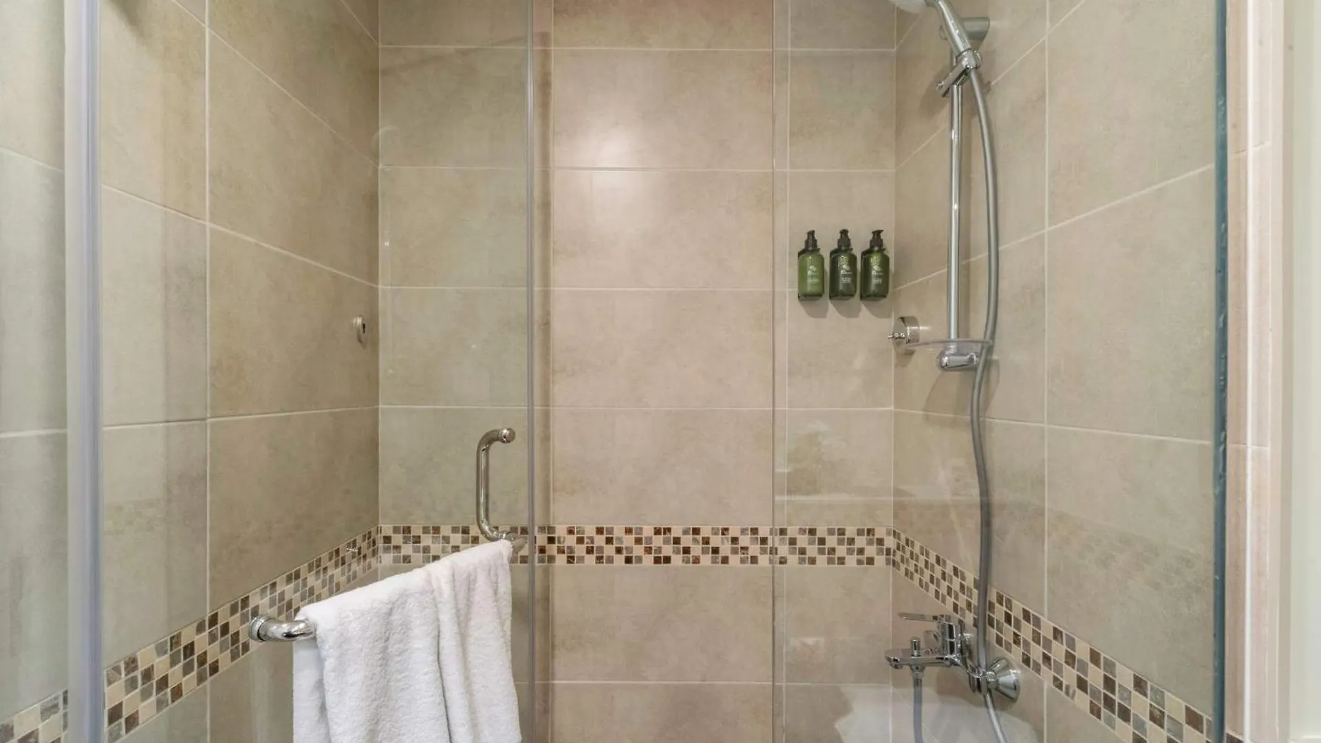 Luxury 2Bd Apt With Pool Gym & Burj Khalifa Views Dubai United Arab Emirates