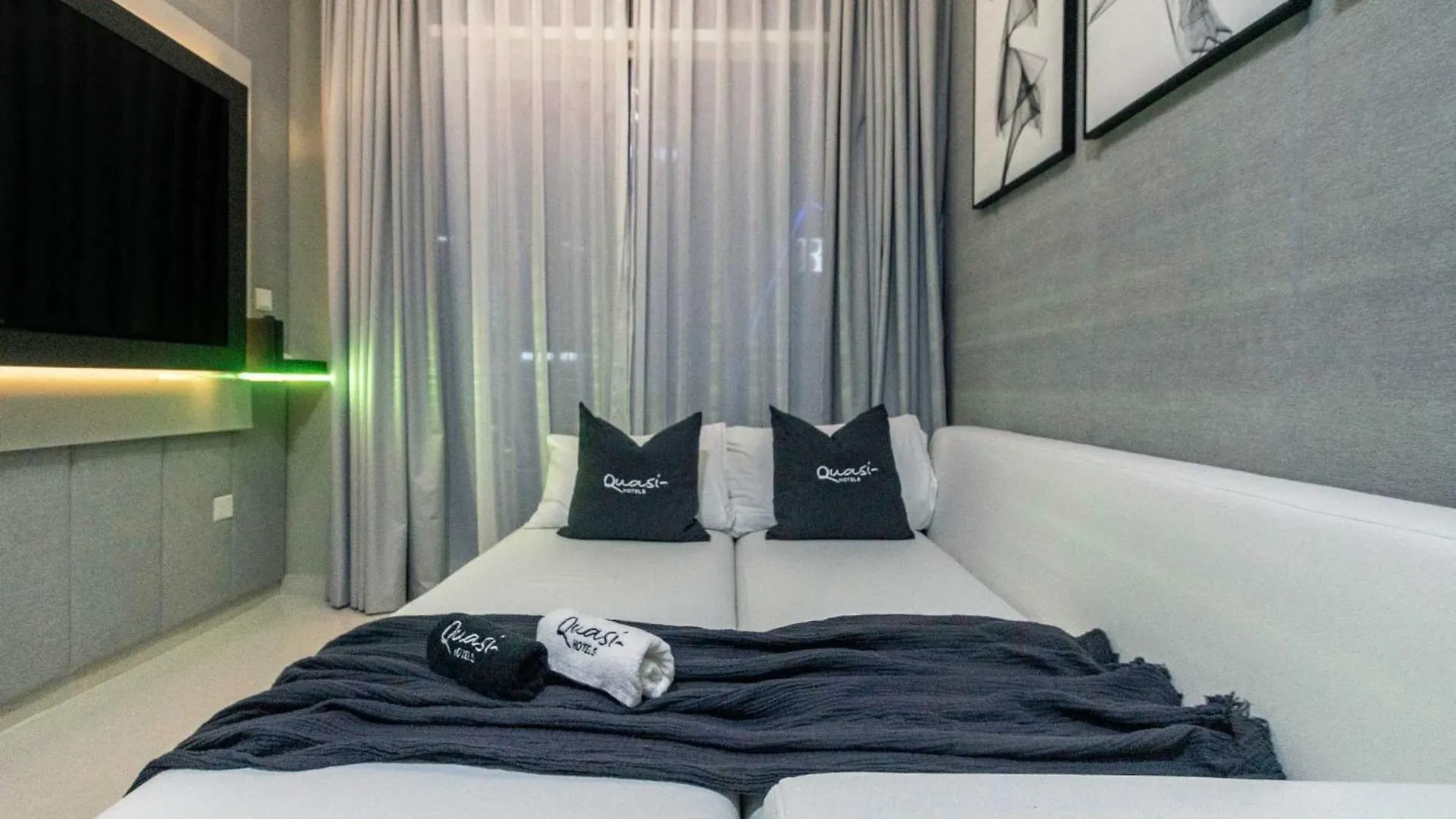 Luxury 2Bd Apt With Pool Gym & Burj Khalifa Views Dubai United Arab Emirates