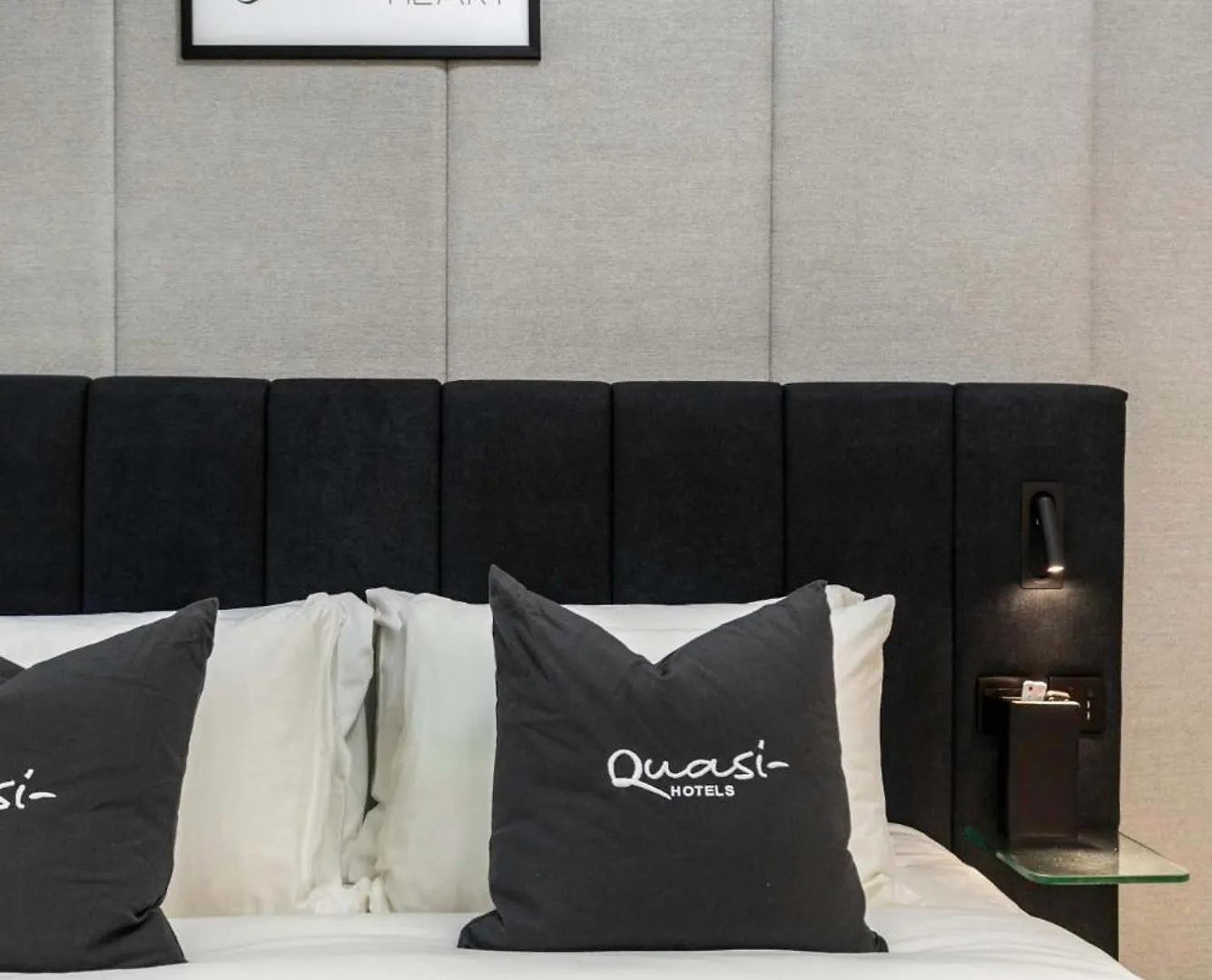 Luxury 2Bd Apt With Pool Gym & Burj Khalifa Views Dubai