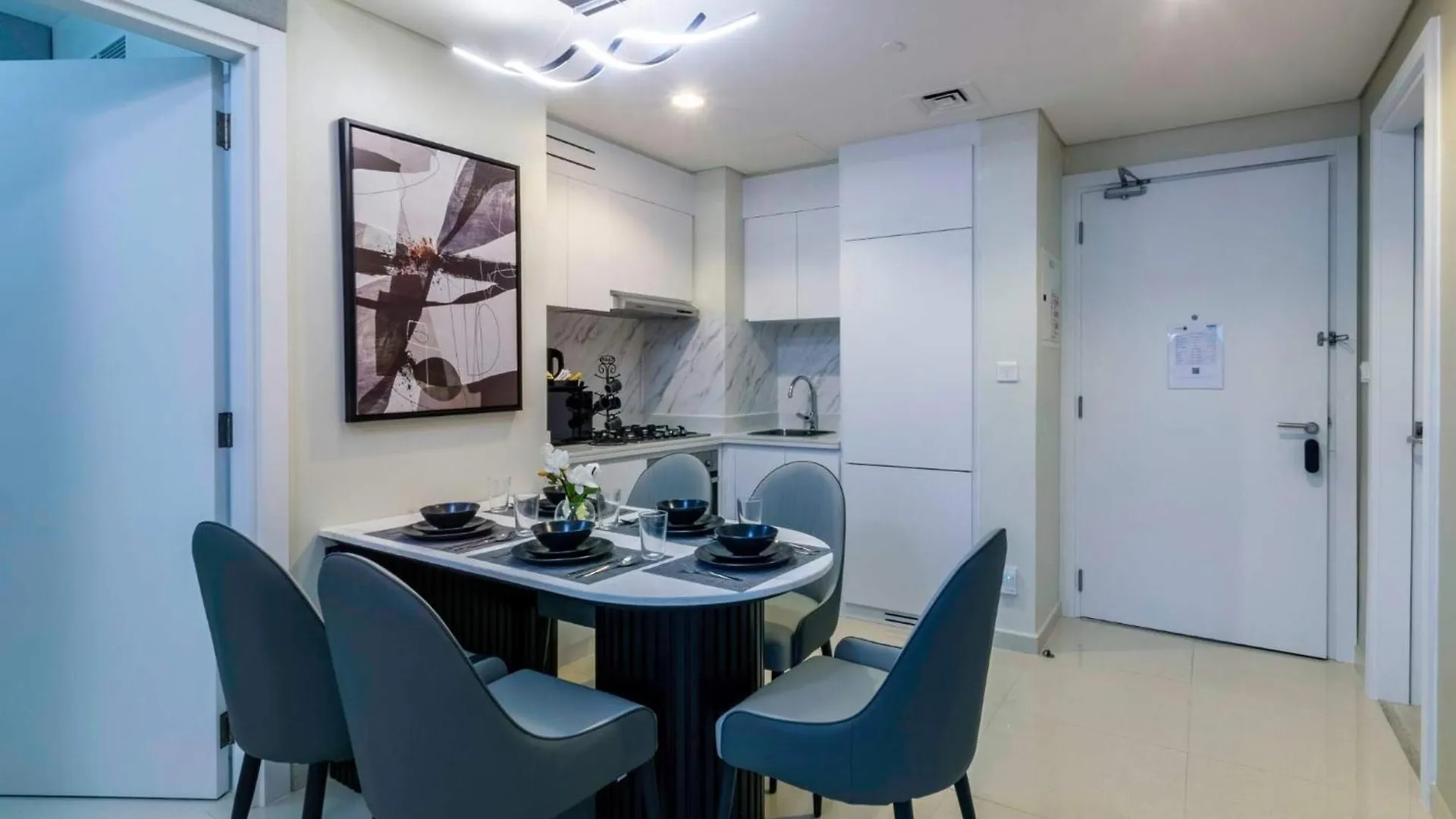 Apartment Luxury 2Bd Apt With Pool Gym & Burj Khalifa Views Dubai United Arab Emirates