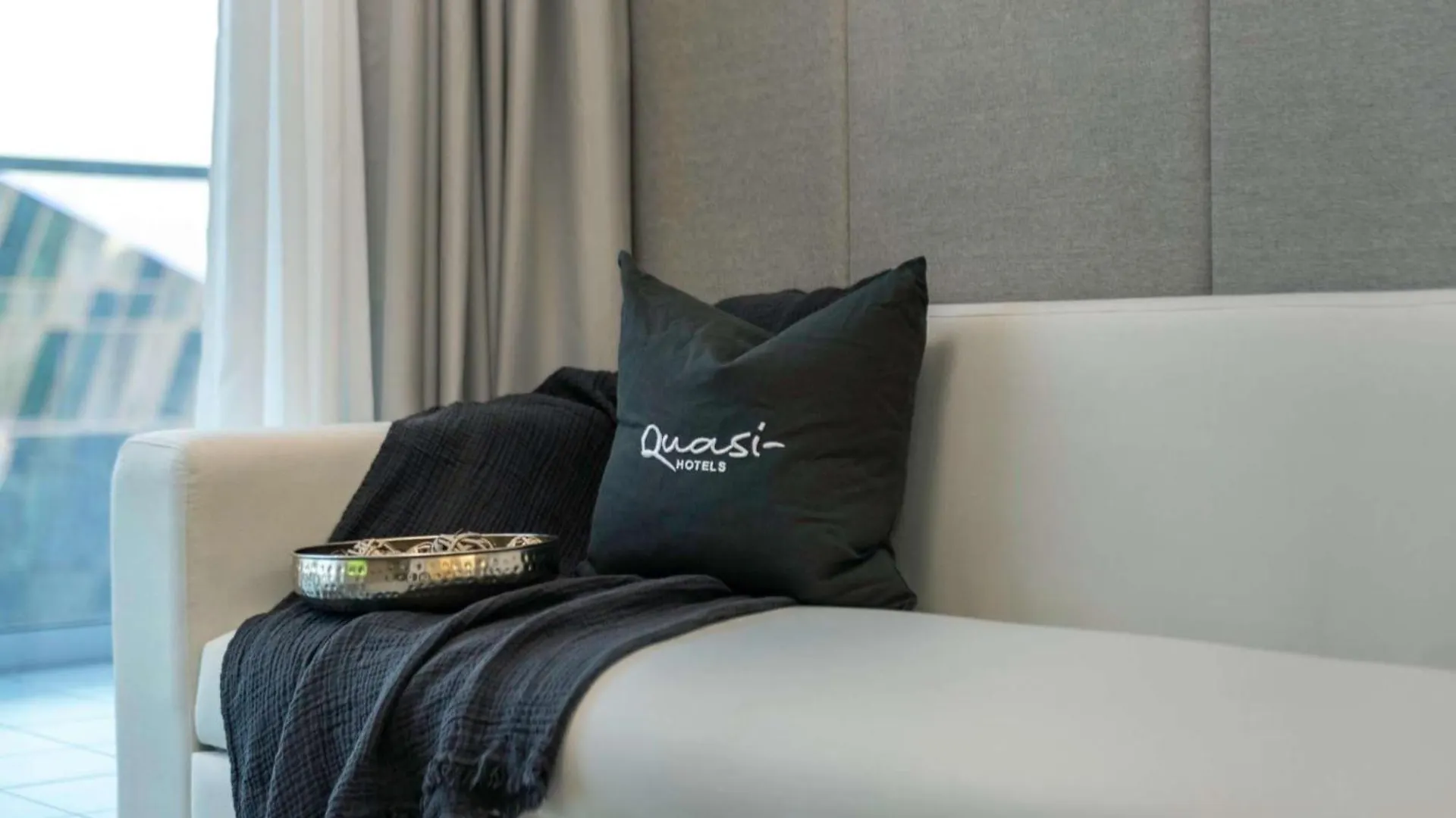 Apartment Luxury 2Bd Apt With Pool Gym & Burj Khalifa Views Dubai