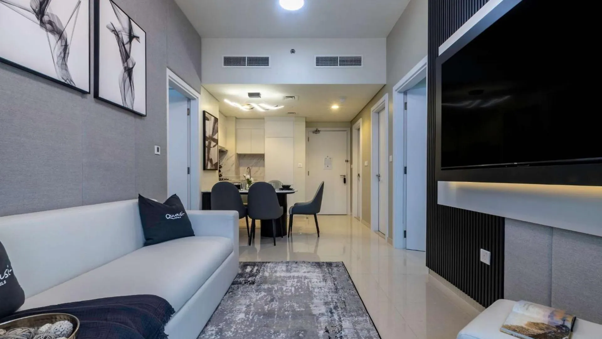 Apartment Luxury 2Bd Apt With Pool Gym & Burj Khalifa Views Dubai