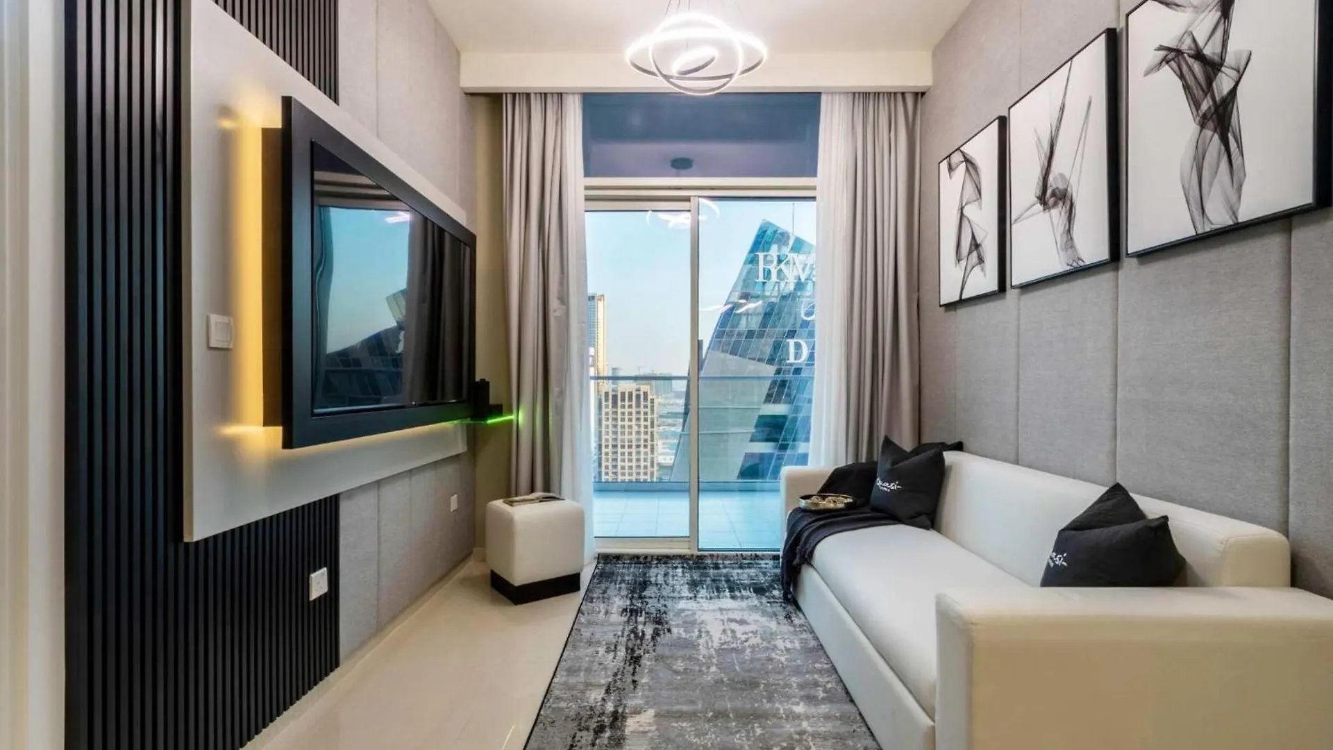 Apartment Luxury 2Bd Apt With Pool Gym & Burj Khalifa Views Dubai United Arab Emirates